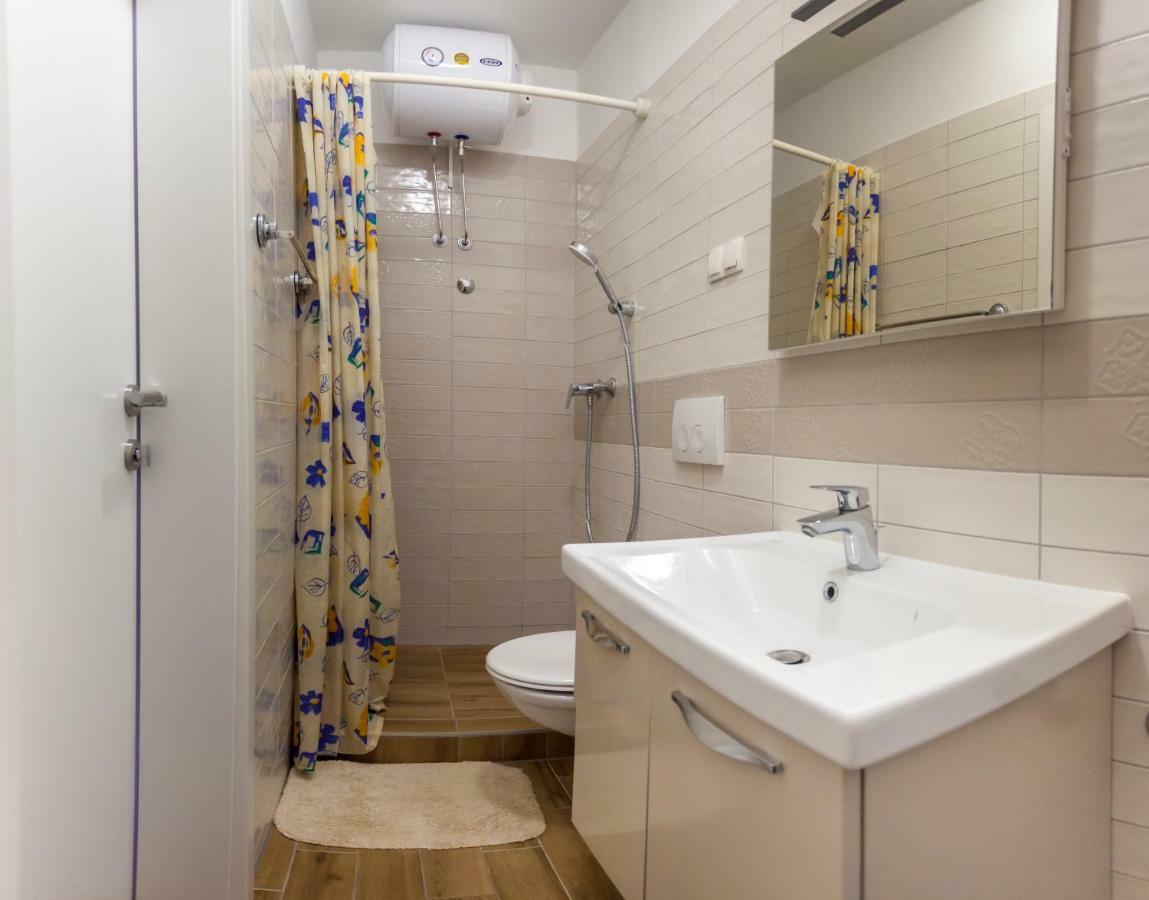 Apartment Hasanec By El-Pi Tours Нивице Екстериор снимка