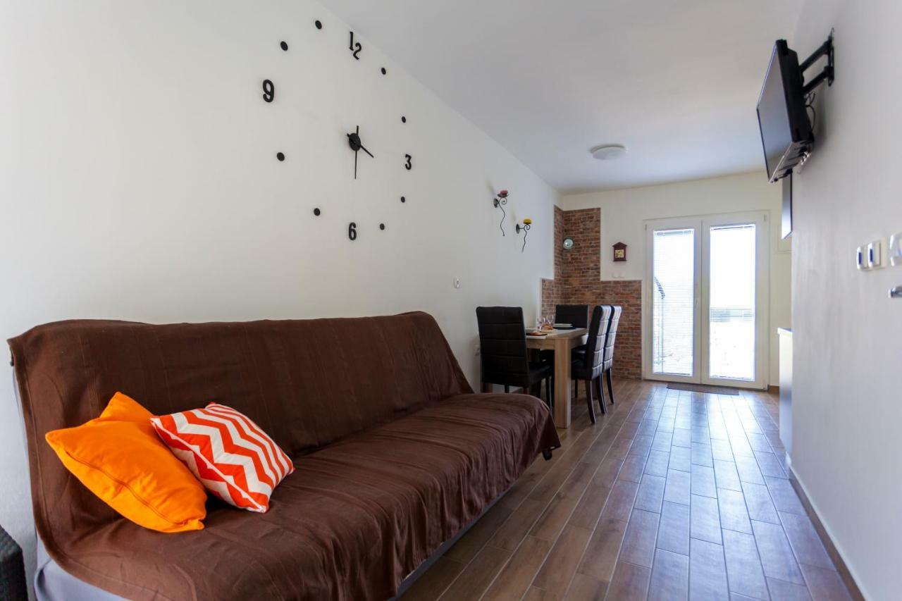 Apartment Hasanec By El-Pi Tours Нивице Екстериор снимка