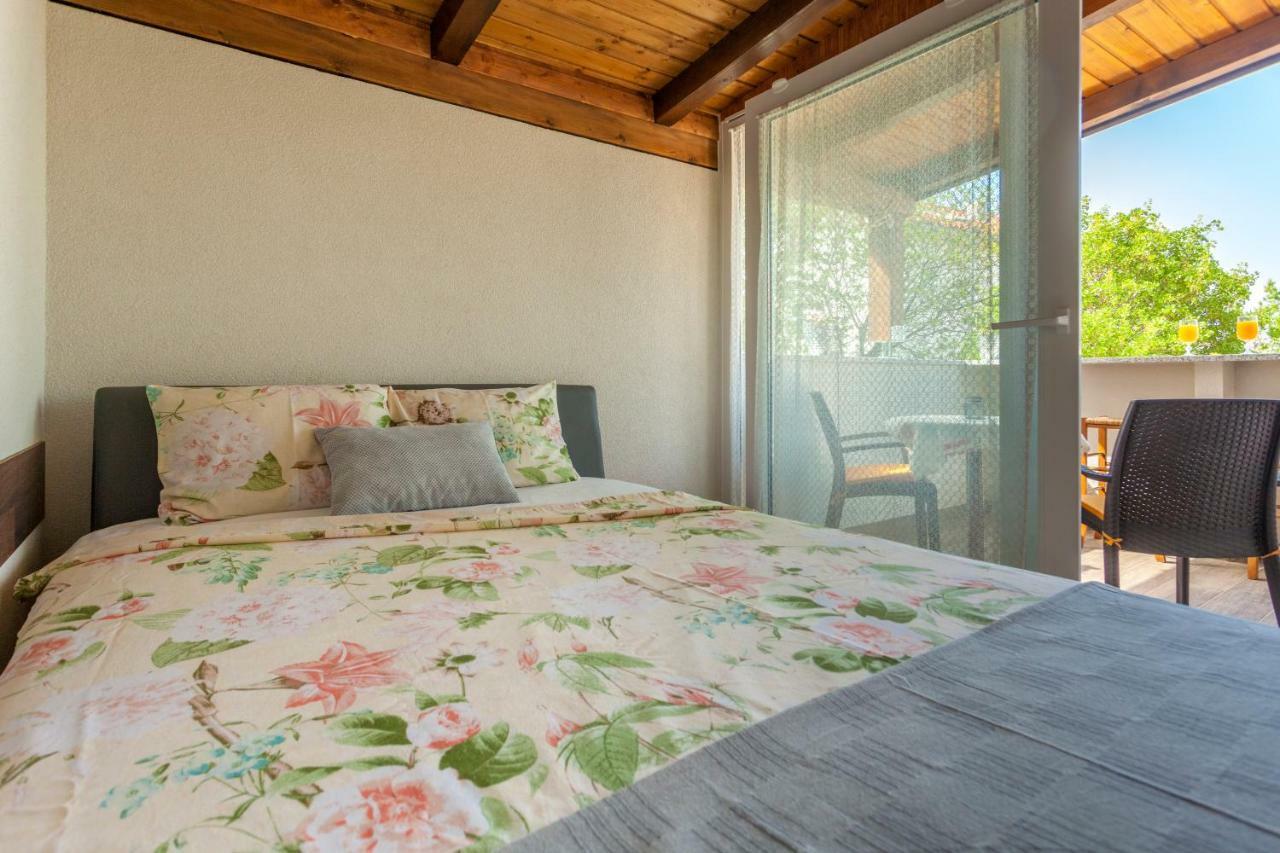 Apartment Hasanec By El-Pi Tours Нивице Екстериор снимка