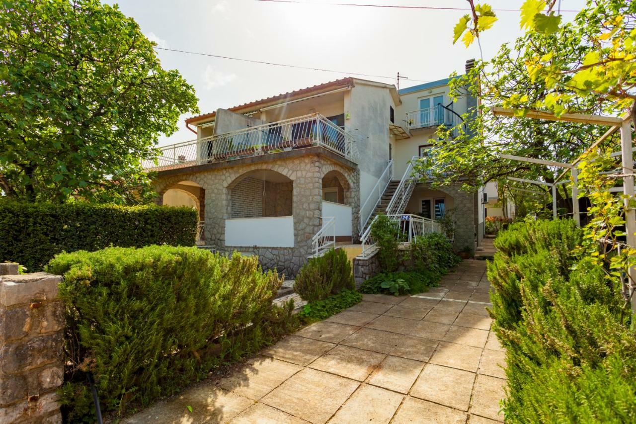 Apartment Hasanec By El-Pi Tours Нивице Екстериор снимка