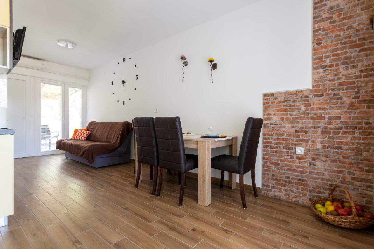 Apartment Hasanec By El-Pi Tours Нивице Екстериор снимка