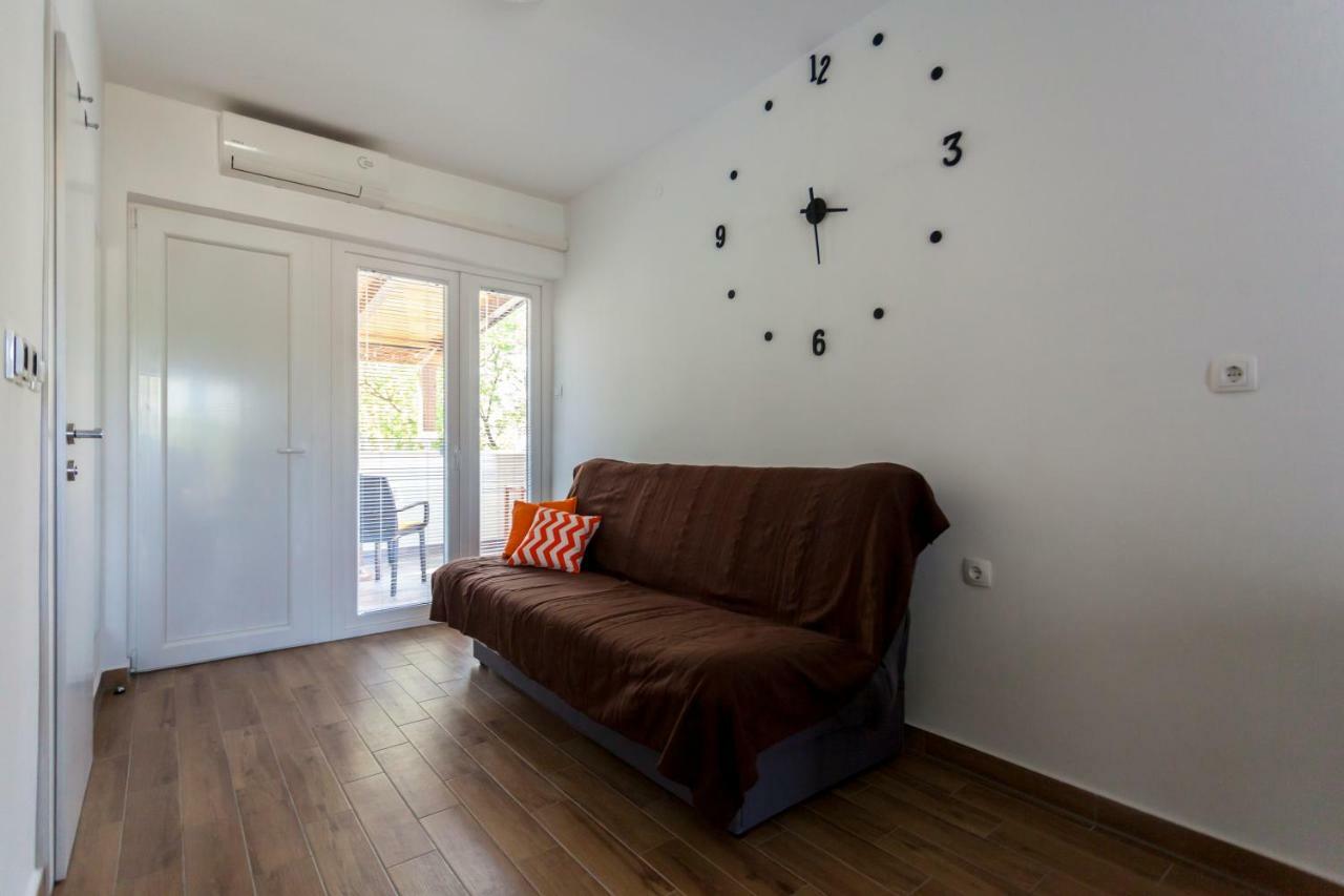Apartment Hasanec By El-Pi Tours Нивице Екстериор снимка