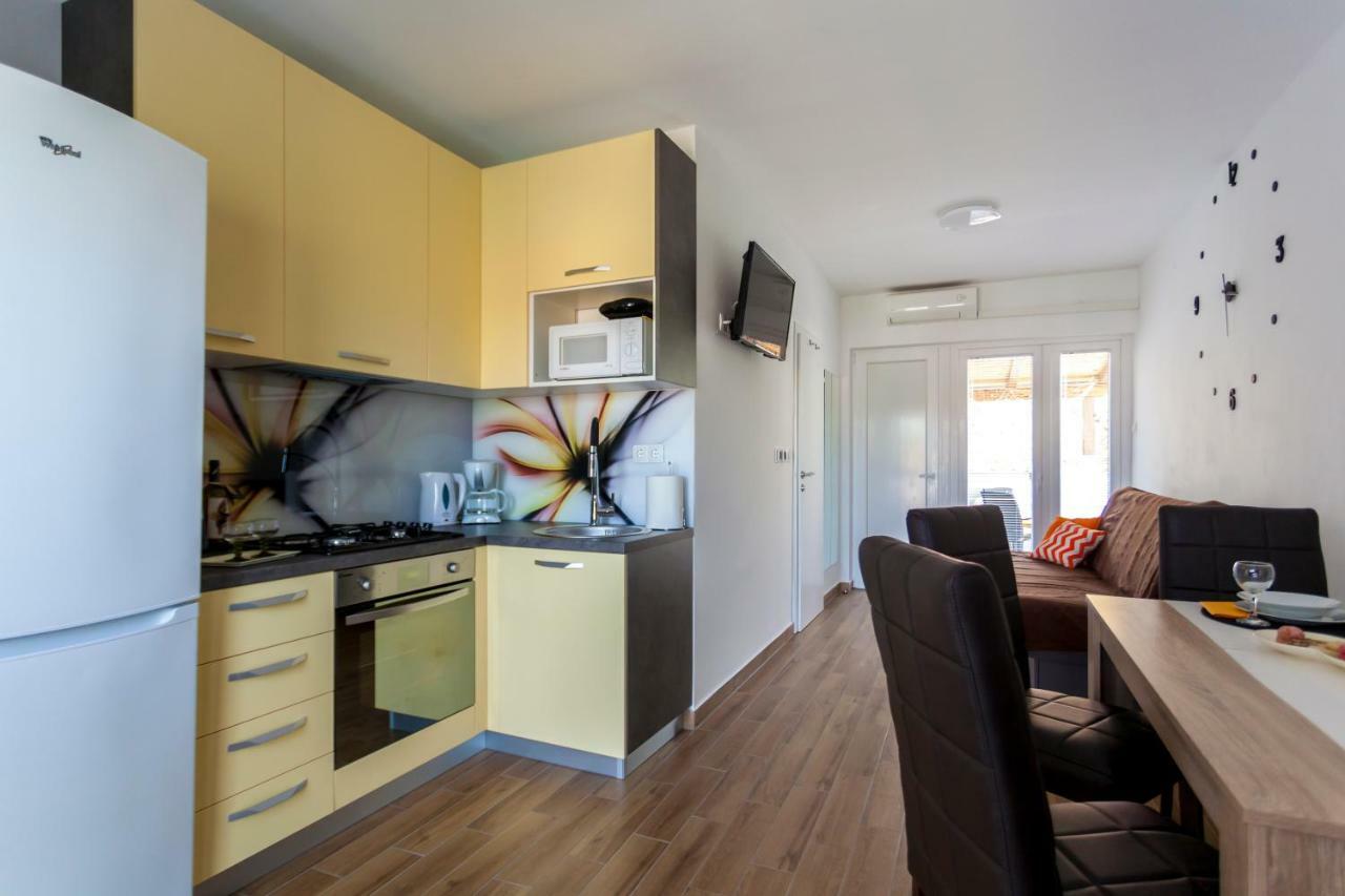 Apartment Hasanec By El-Pi Tours Нивице Екстериор снимка